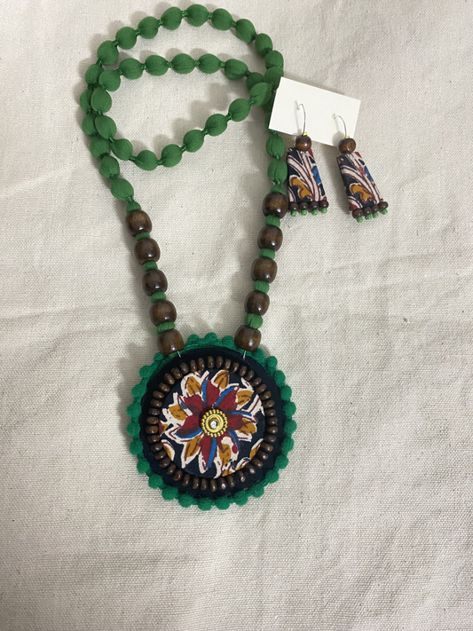 Green chandramuki necklace