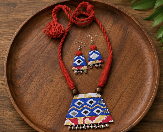 red blue trapo neccklace