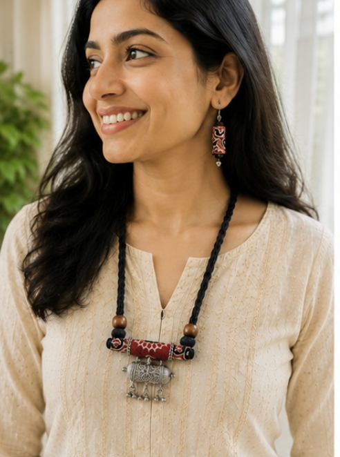 Maroon Navaghaaga Necklace